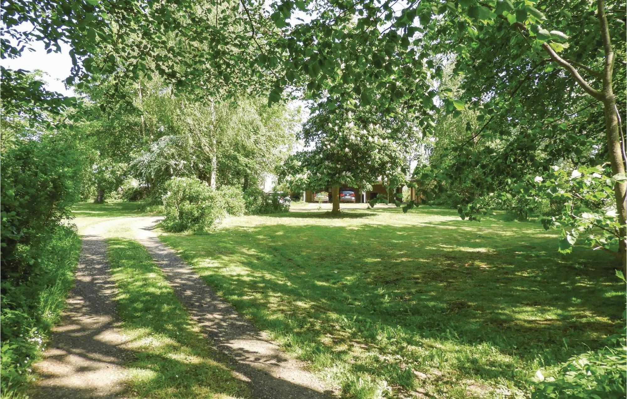 1 Bedroom Awesome In St, Annen Apartment *
